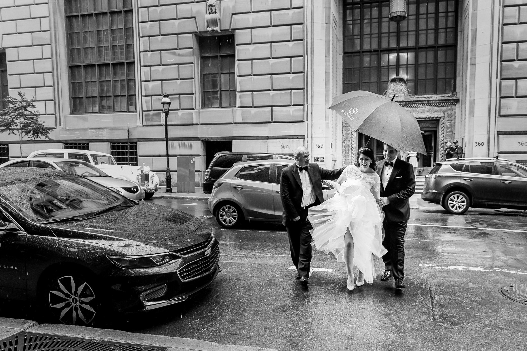 amanda harari joseph abdulezer shaar hashomayim wedding rabi ceremony jewish wedding montreal rain crew cafe st james crossing street