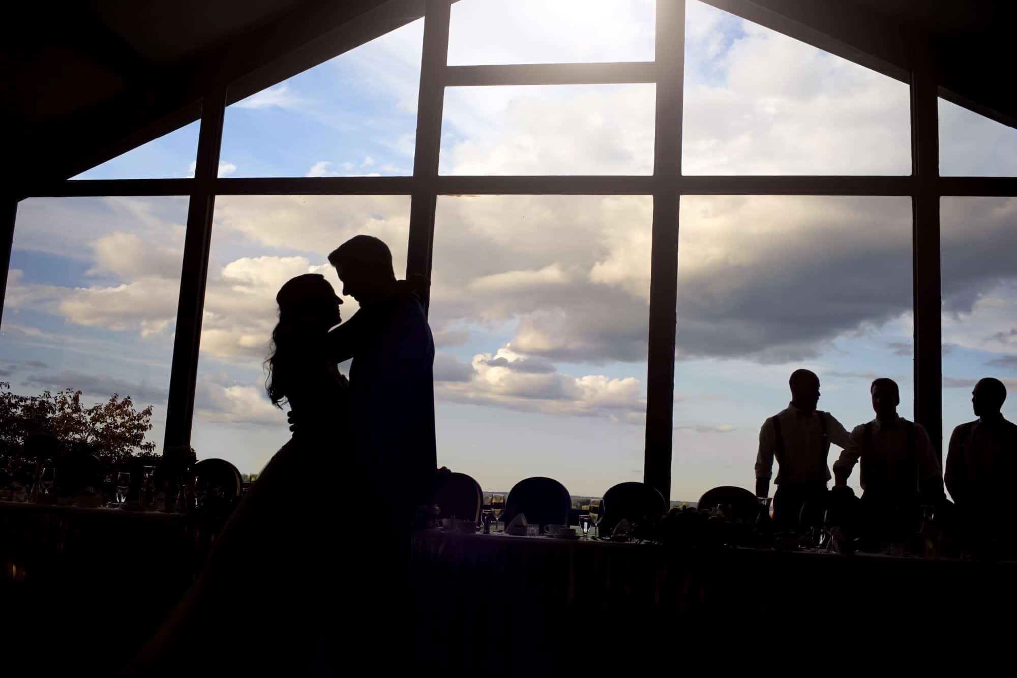 vanessa louis-pierre CLUB DE GOLF WINDMILL HEIGHTS first dance reception Portuguese Canadian wedding silhouettes