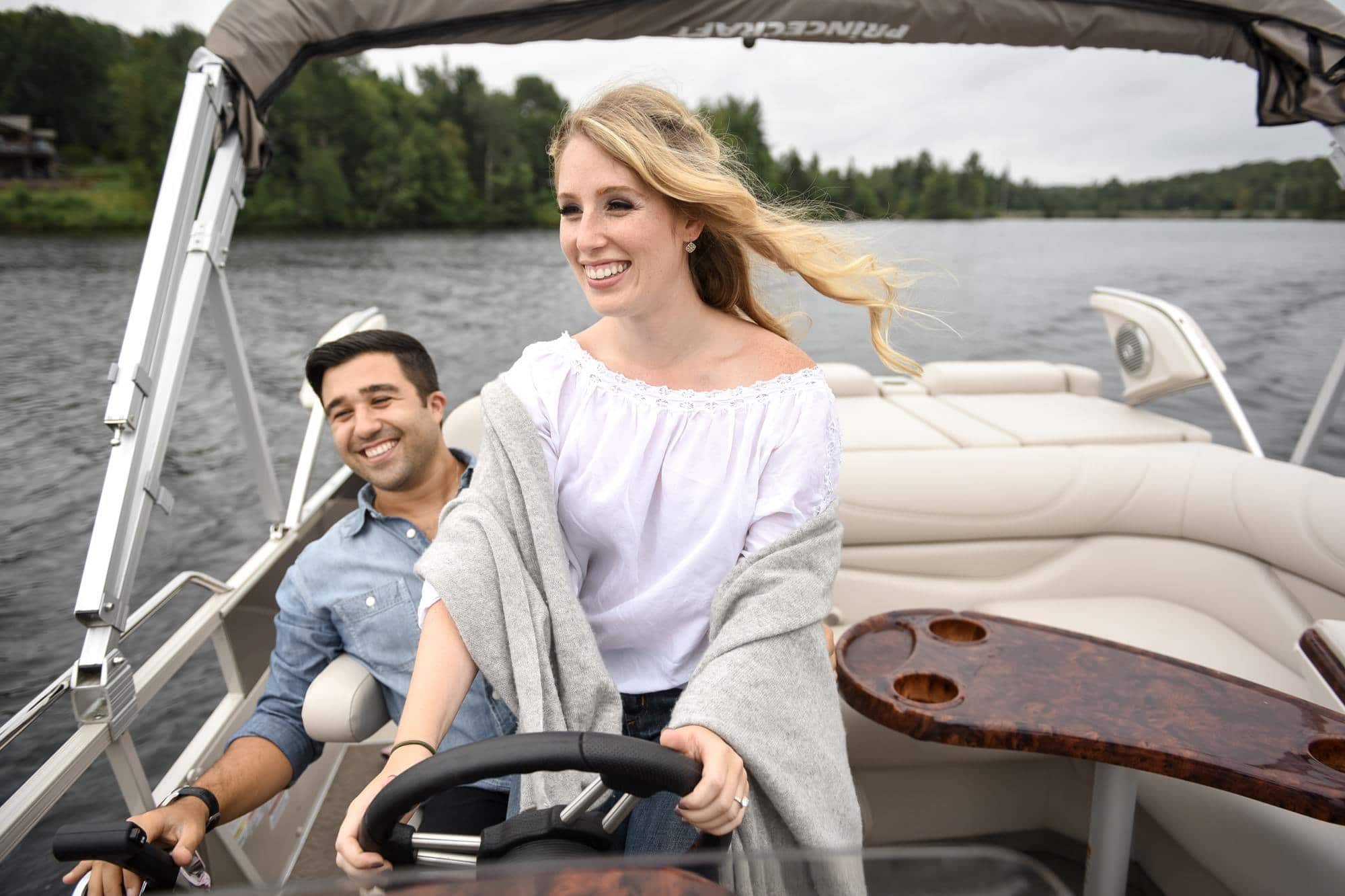 jacklyn bryan jewish engagement esession shoot photos love cute hot couple casual montreal laurentides esterel location boat driving flowing wind